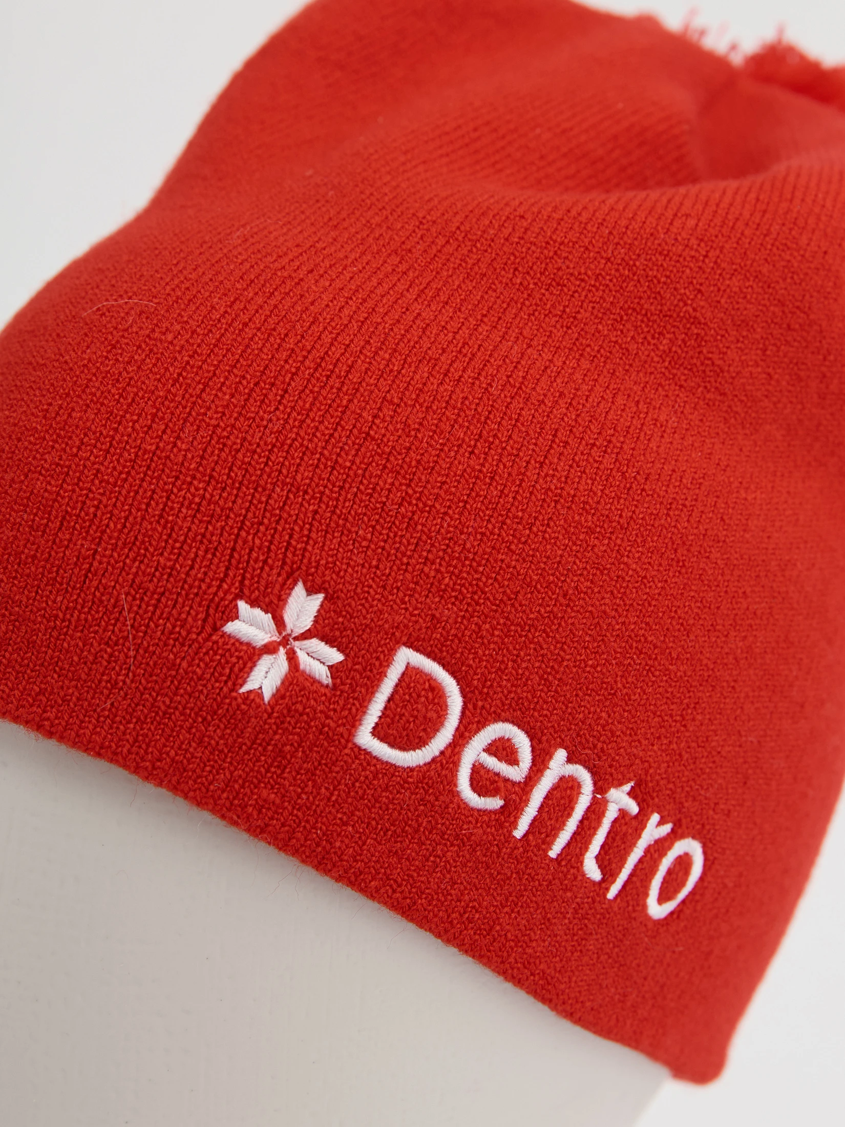 Корпоративные шапки с помпоном Dentro